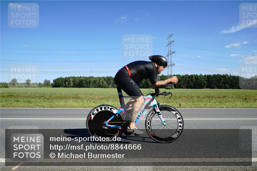 07.09.2025 - 19. Norderstedt Triathlon Michael Burmester http://msf.ph/oto/8844666 07.09.2025 14:52:37 Radfahren 1459 meine-sportfotos.de