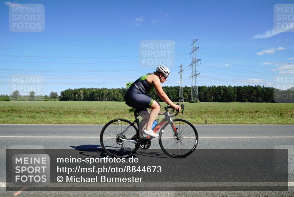 07.09.2025 - 19. Norderstedt Triathlon Michael Burmester http://msf.ph/oto/8844673 07.09.2025 14:52:47 Radfahren 453 meine-sportfotos.de