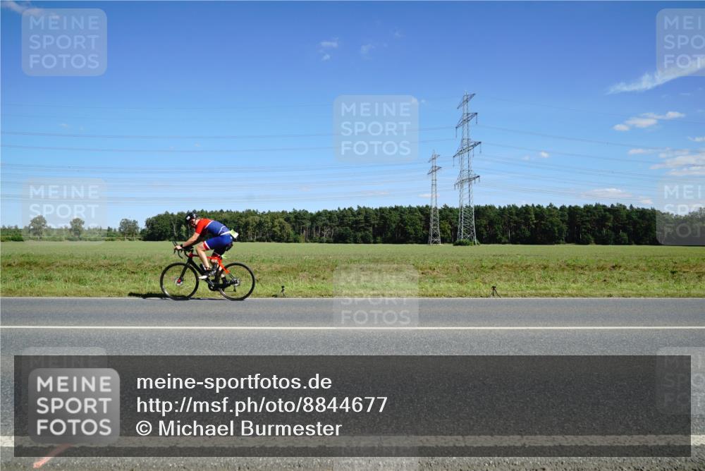 07.09.2025 - 19. Norderstedt Triathlon Michael Burmester http://msf.ph/oto/8844677 07.09.2025 14:52:55 Radfahren 1488 meine-sportfotos.de