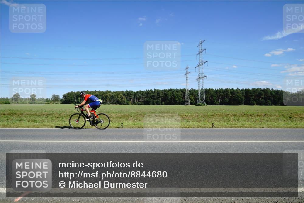07.09.2025 - 19. Norderstedt Triathlon Michael Burmester http://msf.ph/oto/8844680 07.09.2025 14:52:55 Radfahren 1488 meine-sportfotos.de