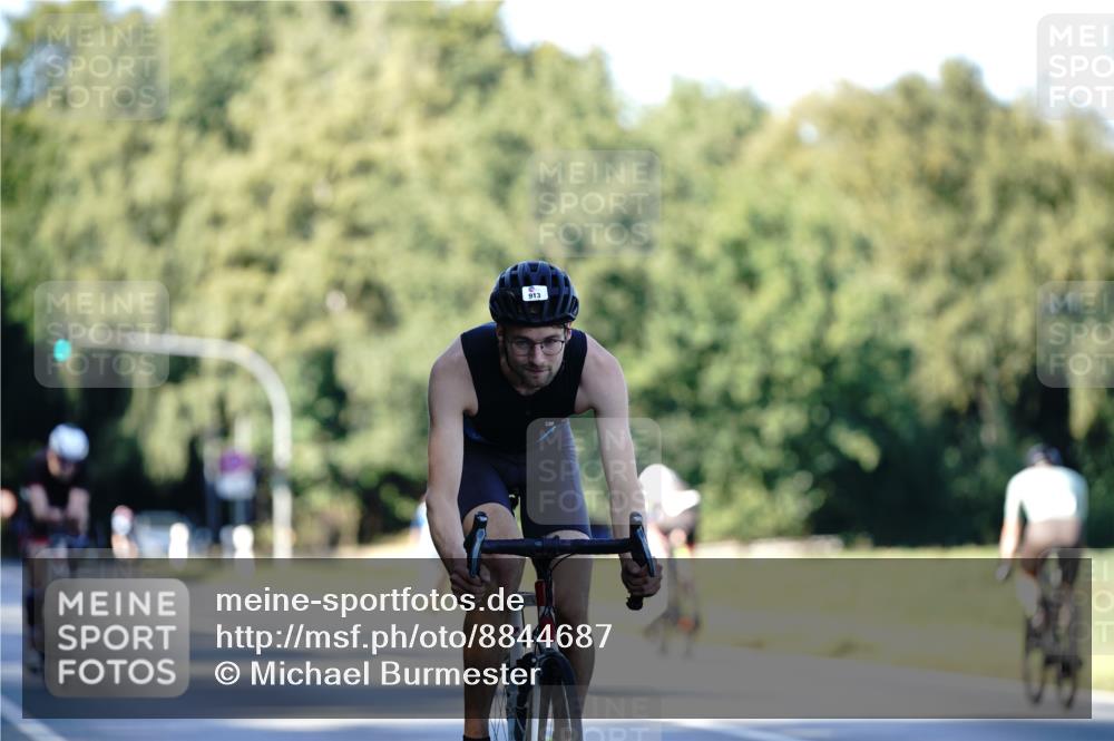 07.09.2025 - 19. Norderstedt Triathlon Michael Burmester http://msf.ph/oto/8844687 07.09.2025 16:01:35 Radfahren 885, 913, 1476 meine-sportfotos.de