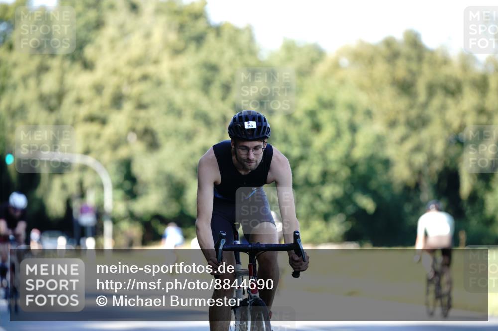 07.09.2025 - 19. Norderstedt Triathlon Michael Burmester http://msf.ph/oto/8844690 07.09.2025 16:01:35 Radfahren 885, 913, 1476 meine-sportfotos.de
