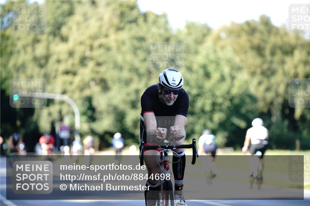 07.09.2025 - 19. Norderstedt Triathlon Michael Burmester http://msf.ph/oto/8844698 07.09.2025 16:01:38 Radfahren 885, 913 meine-sportfotos.de