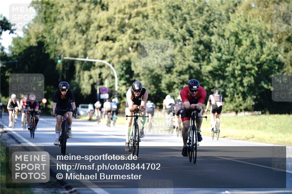 07.09.2025 - 19. Norderstedt Triathlon Michael Burmester http://msf.ph/oto/8844702 07.09.2025 16:01:41 Radfahren 885, 910, 1571 meine-sportfotos.de
