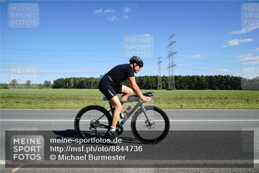 07.09.2025 - 19. Norderstedt Triathlon Michael Burmester http://msf.ph/oto/8844736 07.09.2025 14:53:43 Radfahren 373, 917, 1416, 1462 meine-sportfotos.de