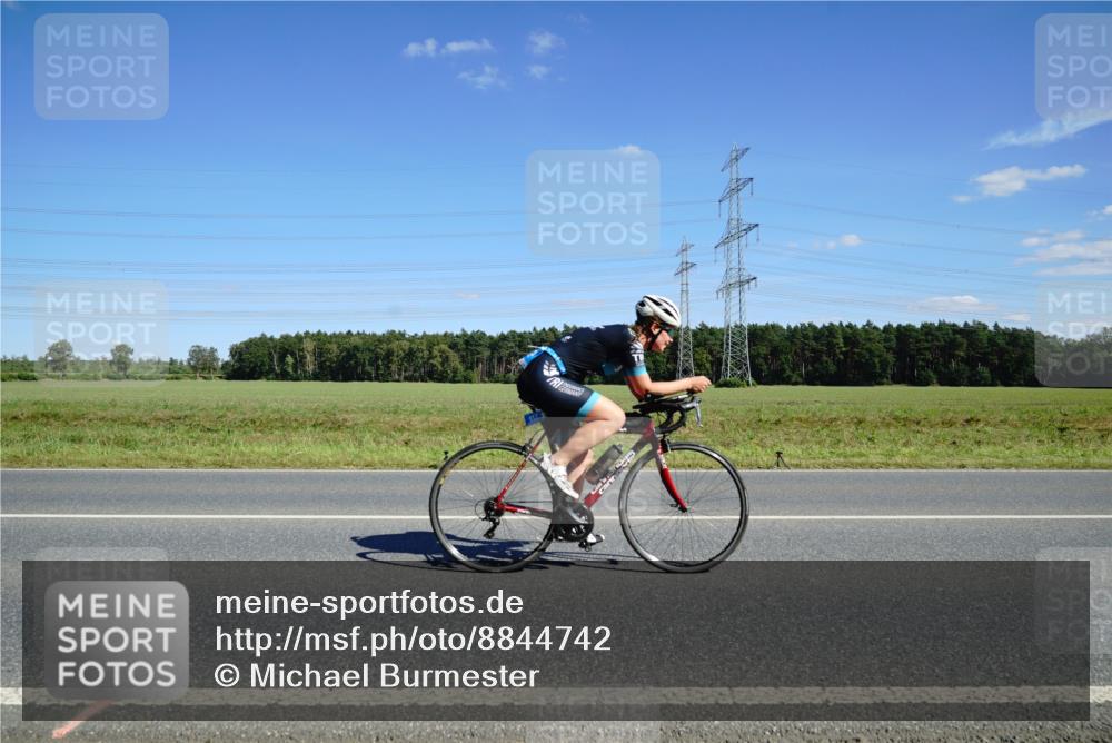 07.09.2025 - 19. Norderstedt Triathlon Michael Burmester http://msf.ph/oto/8844742 07.09.2025 14:53:45 Radfahren 373, 917, 1416, 1462 meine-sportfotos.de