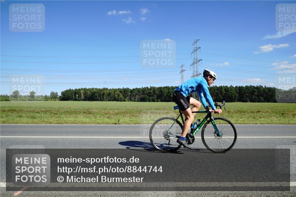 07.09.2025 - 19. Norderstedt Triathlon Michael Burmester http://msf.ph/oto/8844744 07.09.2025 14:53:45 Radfahren 373, 917, 1416, 1462 meine-sportfotos.de