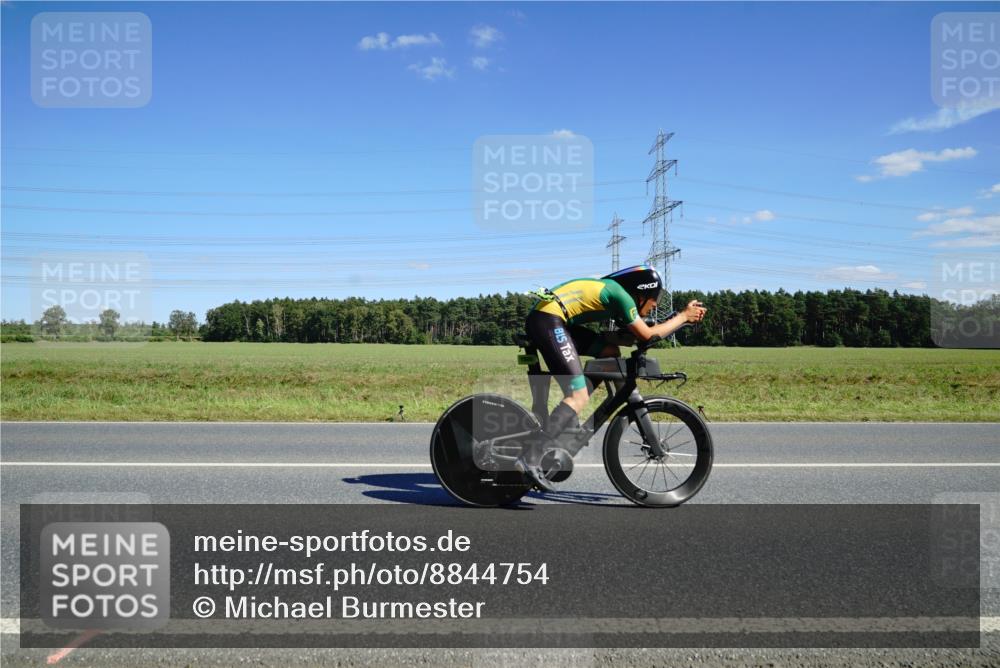 07.09.2025 - 19. Norderstedt Triathlon Michael Burmester http://msf.ph/oto/8844754 07.09.2025 14:53:49 Radfahren 373, 448, 1416, 1493, 1505 meine-sportfotos.de
