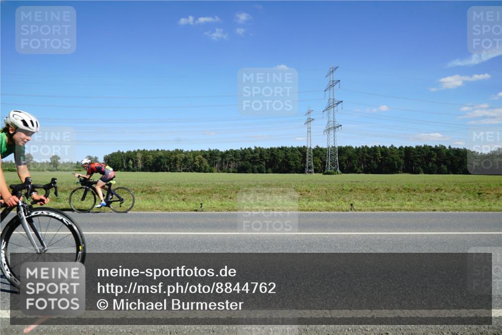 07.09.2025 - 19. Norderstedt Triathlon Michael Burmester http://msf.ph/oto/8844762 07.09.2025 14:53:51 Radfahren 448, 1493, 1505 meine-sportfotos.de