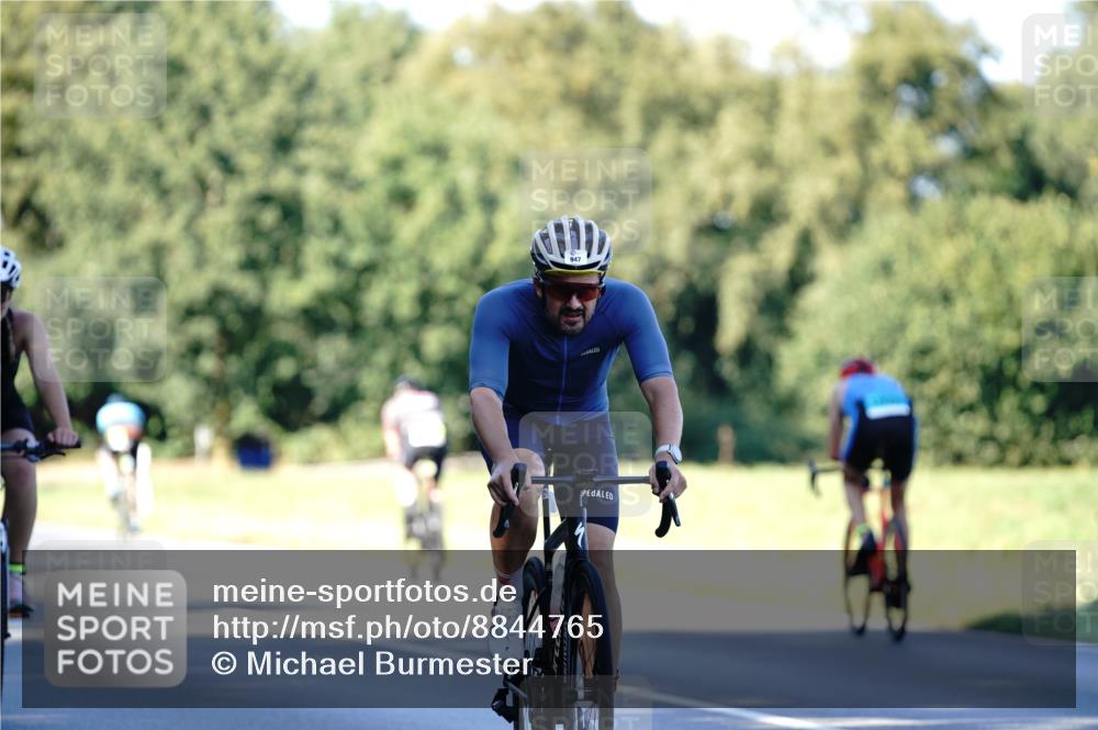 07.09.2025 - 19. Norderstedt Triathlon Michael Burmester http://msf.ph/oto/8844765 07.09.2025 16:01:49 Radfahren 934, 947, 1047, 1474 meine-sportfotos.de
