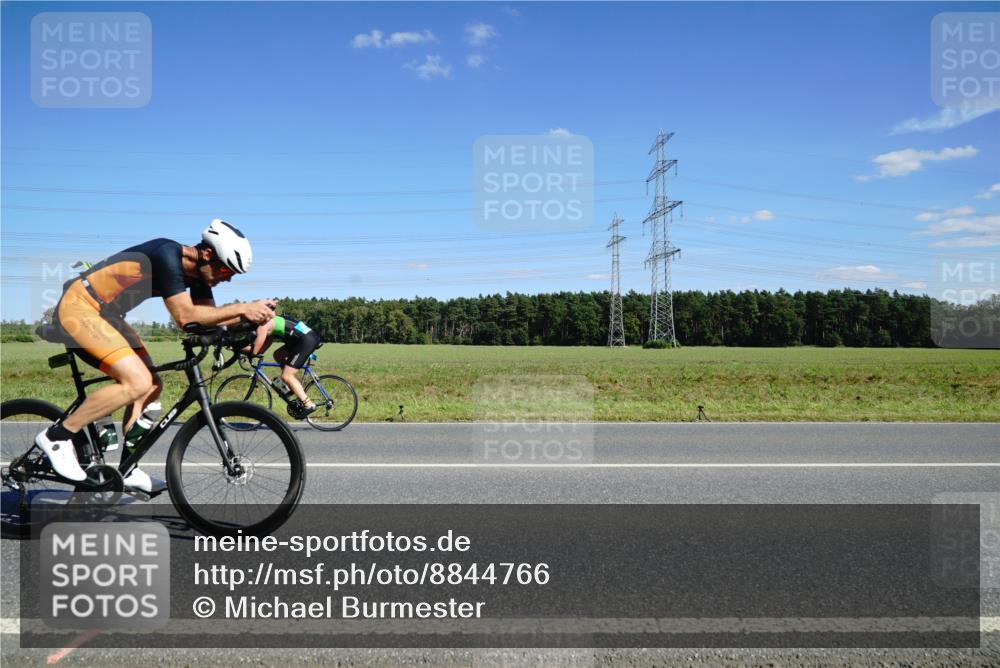 07.09.2025 - 19. Norderstedt Triathlon Michael Burmester http://msf.ph/oto/8844766 07.09.2025 14:53:54 Radfahren 448, 1000, 1493 meine-sportfotos.de
