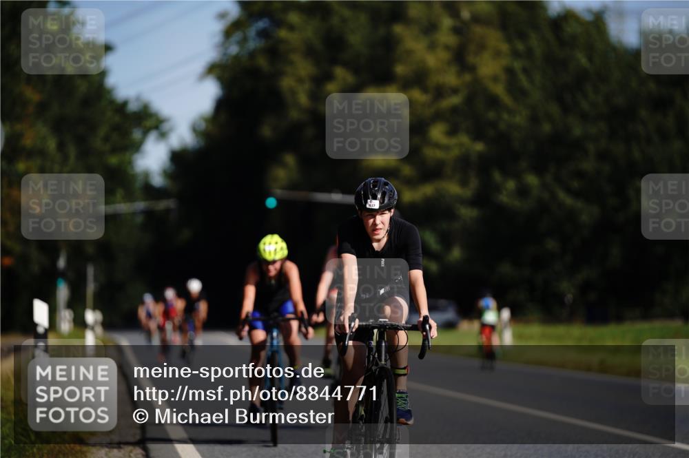 07.09.2025 - 19. Norderstedt Triathlon Michael Burmester http://msf.ph/oto/8844771 07.09.2025 10:40:16 Radfahren 64, 637, 678 meine-sportfotos.de