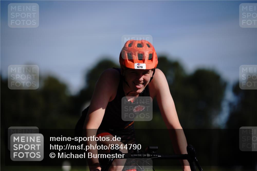 07.09.2025 - 19. Norderstedt Triathlon Michael Burmester http://msf.ph/oto/8844790 07.09.2025 10:40:19 Radfahren 64, 637, 678 meine-sportfotos.de