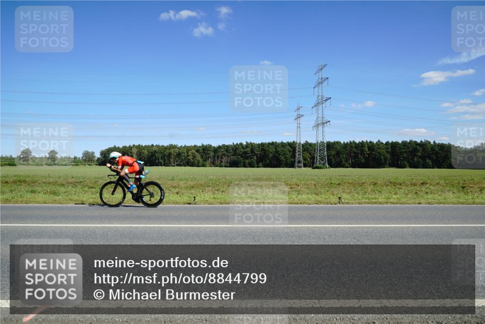 07.09.2025 - 19. Norderstedt Triathlon Michael Burmester http://msf.ph/oto/8844799 07.09.2025 14:54:13 Radfahren 427 meine-sportfotos.de