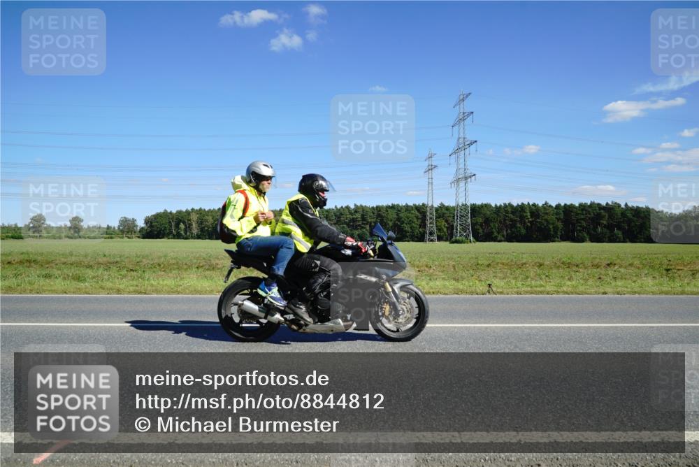 07.09.2025 - 19. Norderstedt Triathlon Michael Burmester http://msf.ph/oto/8844812 07.09.2025 14:54:25 Radfahren 411, 452, 963, 1012 meine-sportfotos.de