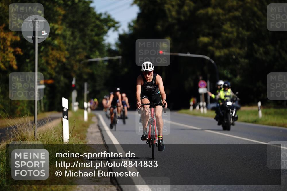07.09.2025 - 19. Norderstedt Triathlon Michael Burmester http://msf.ph/oto/8844833 07.09.2025 10:40:53 Radfahren 668, 682 meine-sportfotos.de