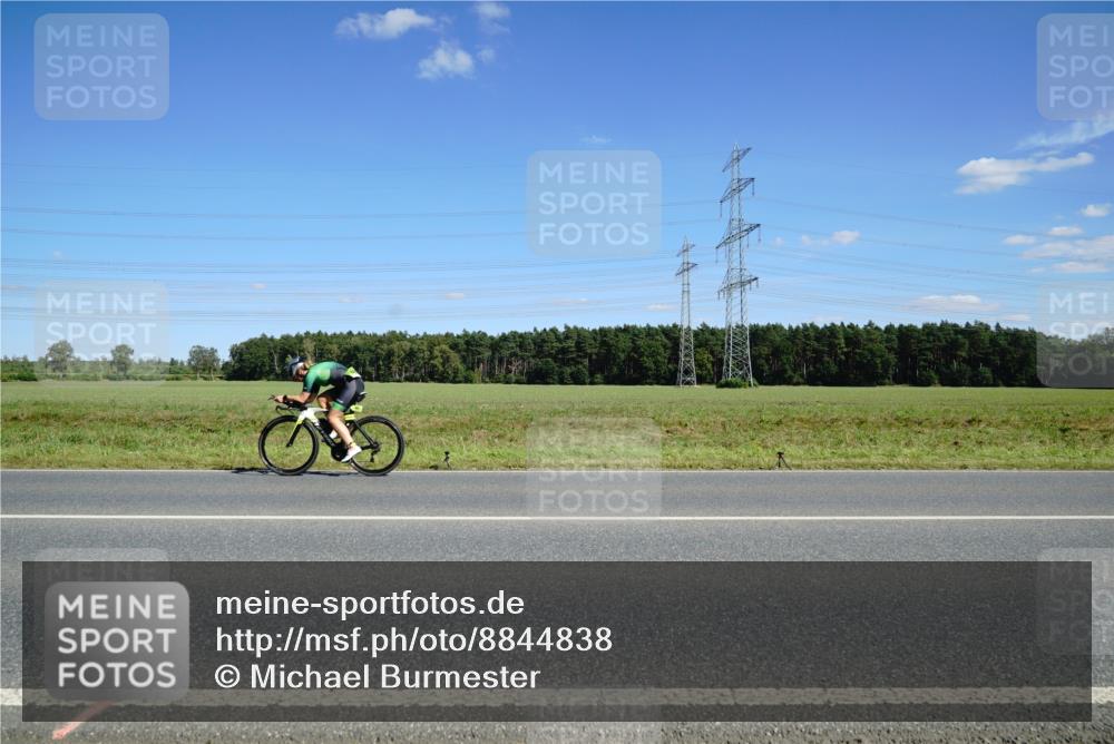 07.09.2025 - 19. Norderstedt Triathlon Michael Burmester http://msf.ph/oto/8844838 07.09.2025 14:54:34 Radfahren 437, 474 meine-sportfotos.de