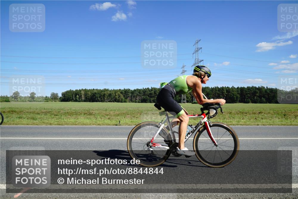 07.09.2025 - 19. Norderstedt Triathlon Michael Burmester http://msf.ph/oto/8844844 07.09.2025 14:54:35 Radfahren 437, 474, 1503 meine-sportfotos.de