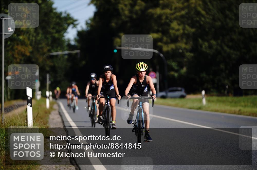 07.09.2025 - 19. Norderstedt Triathlon Michael Burmester http://msf.ph/oto/8844845 07.09.2025 10:40:57 Radfahren 114, 668, 669 meine-sportfotos.de