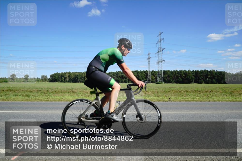 07.09.2025 - 19. Norderstedt Triathlon Michael Burmester http://msf.ph/oto/8844862 07.09.2025 14:54:46 Radfahren 1492 meine-sportfotos.de