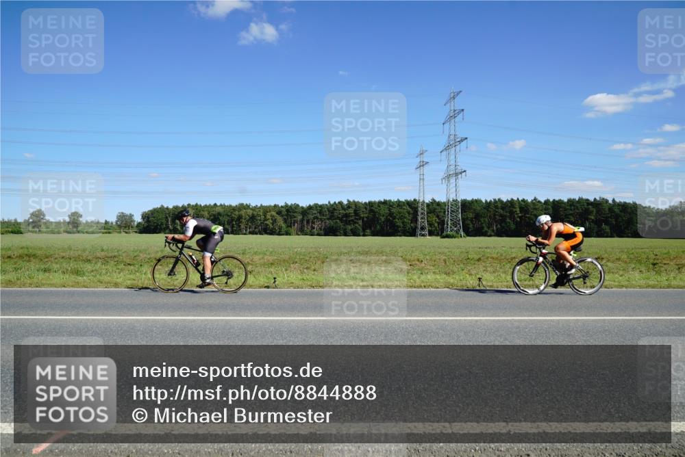 07.09.2025 - 19. Norderstedt Triathlon Michael Burmester http://msf.ph/oto/8844888 07.09.2025 14:54:59 Radfahren 454, 463, 464 meine-sportfotos.de