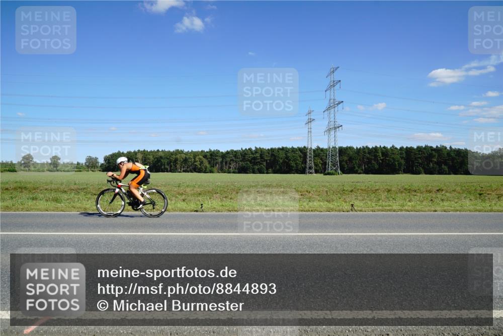 07.09.2025 - 19. Norderstedt Triathlon Michael Burmester http://msf.ph/oto/8844893 07.09.2025 14:54:59 Radfahren 454, 463, 464 meine-sportfotos.de