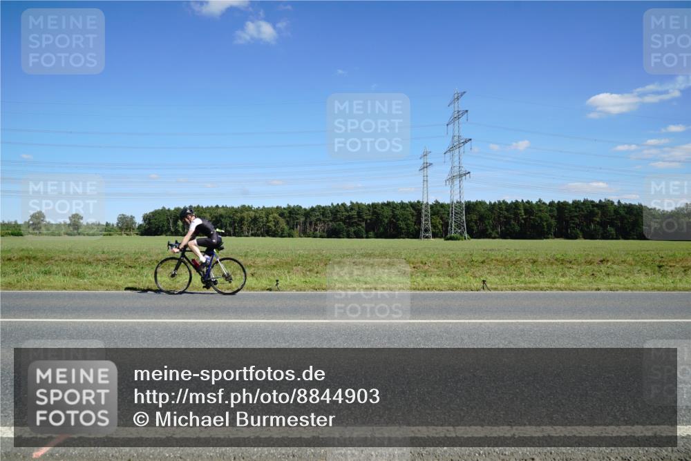 07.09.2025 - 19. Norderstedt Triathlon Michael Burmester http://msf.ph/oto/8844903 07.09.2025 14:55:06 Radfahren  meine-sportfotos.de