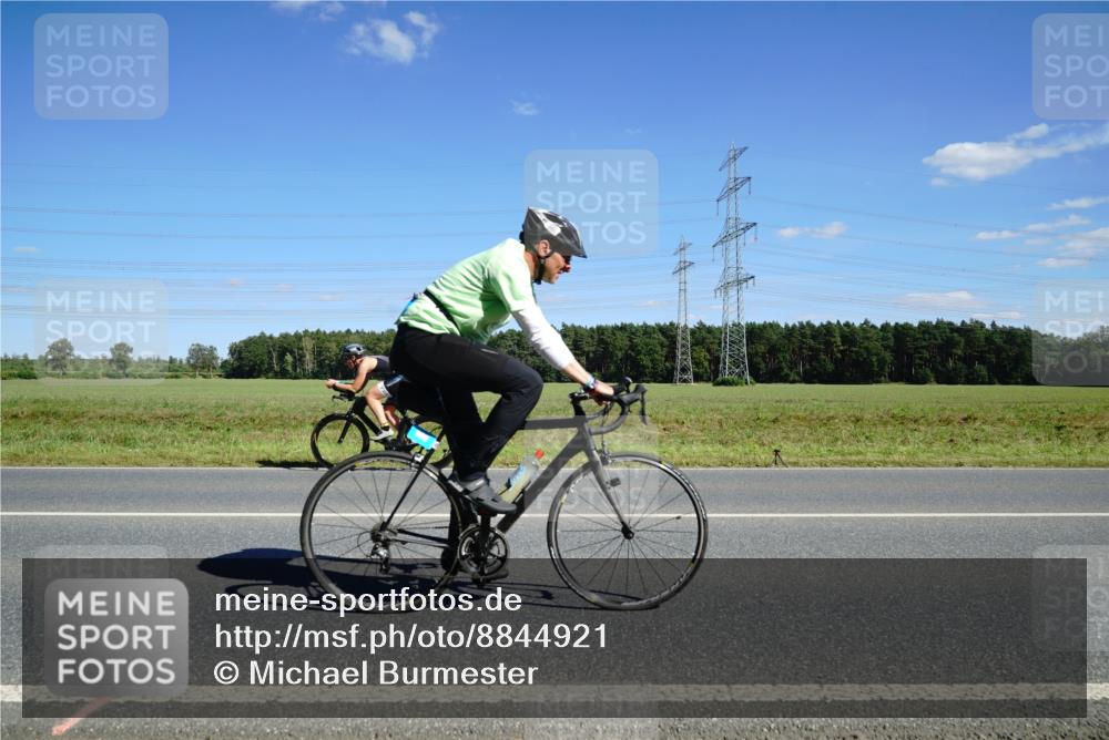 07.09.2025 - 19. Norderstedt Triathlon Michael Burmester http://msf.ph/oto/8844921 07.09.2025 14:55:39 Radfahren 905 meine-sportfotos.de