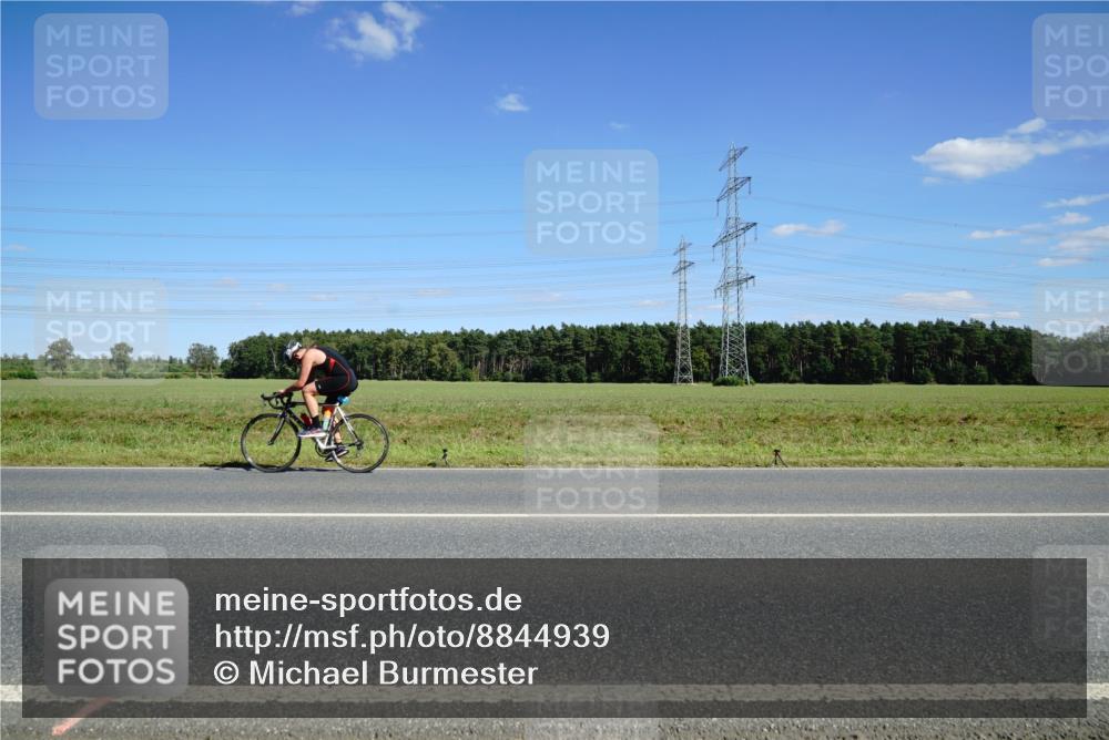 07.09.2025 - 19. Norderstedt Triathlon Michael Burmester http://msf.ph/oto/8844939 07.09.2025 14:55:56 Radfahren  meine-sportfotos.de
