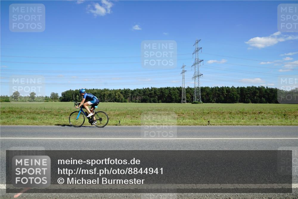 07.09.2025 - 19. Norderstedt Triathlon Michael Burmester http://msf.ph/oto/8844941 07.09.2025 14:55:59 Radfahren  meine-sportfotos.de