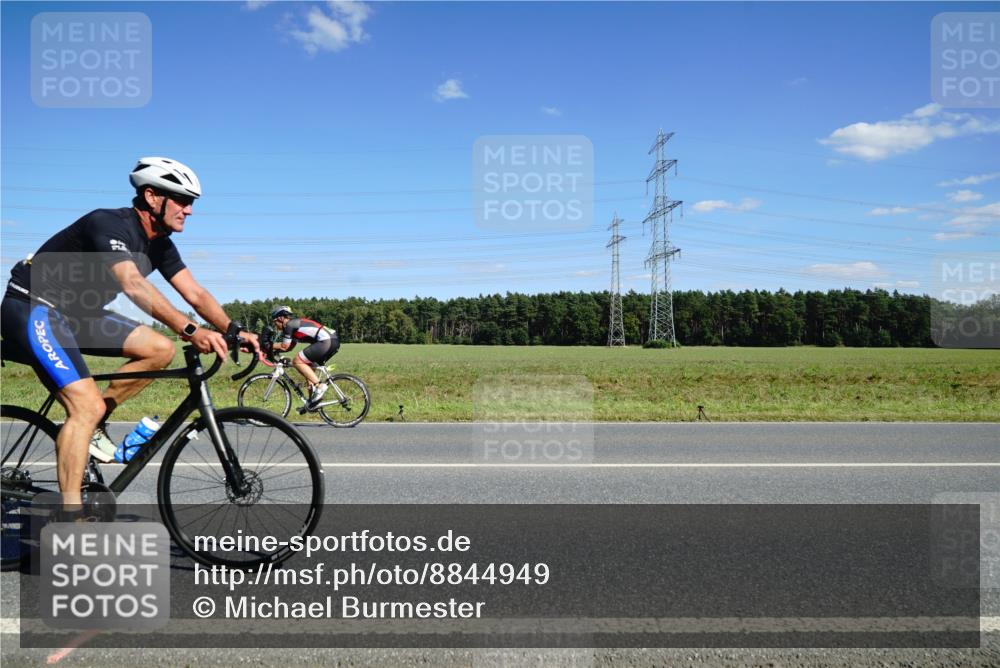 07.09.2025 - 19. Norderstedt Triathlon Michael Burmester http://msf.ph/oto/8844949 07.09.2025 14:56:08 Radfahren 400 meine-sportfotos.de