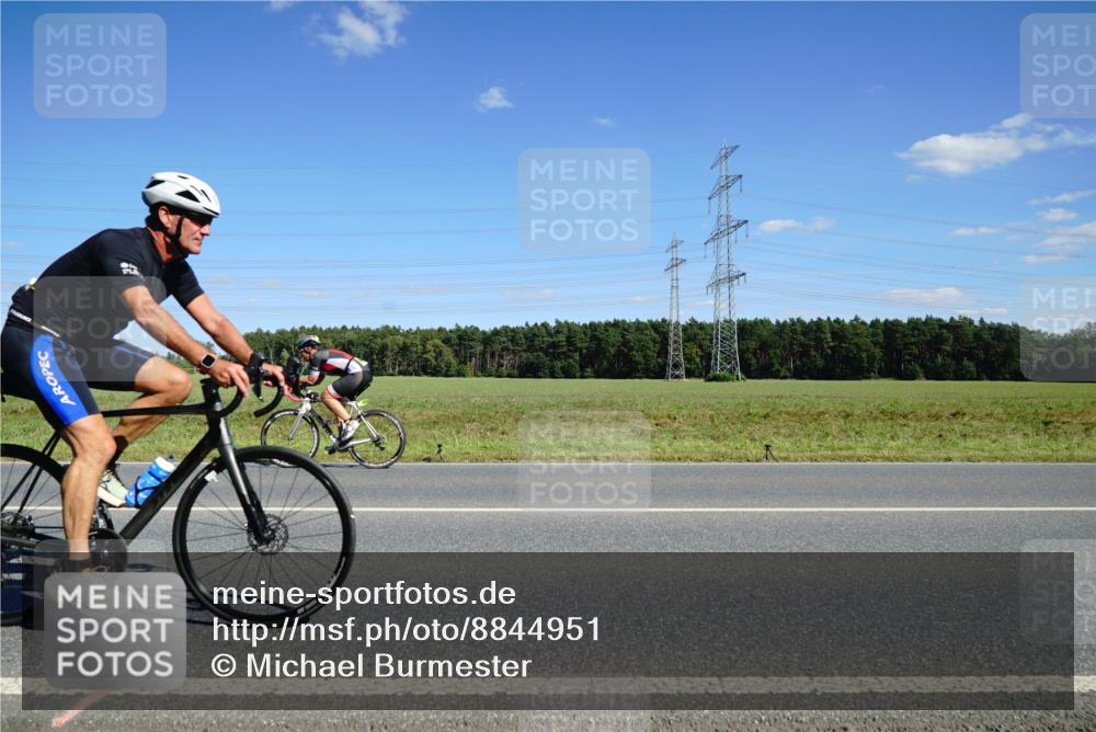 07.09.2025 - 19. Norderstedt Triathlon Michael Burmester http://msf.ph/oto/8844951 07.09.2025 14:56:08 Radfahren 400 meine-sportfotos.de