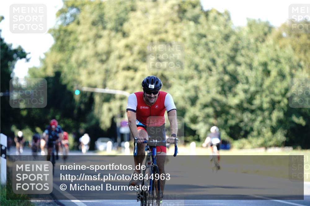 07.09.2025 - 19. Norderstedt Triathlon Michael Burmester http://msf.ph/oto/8844963 07.09.2025 16:02:43 Radfahren 894 meine-sportfotos.de