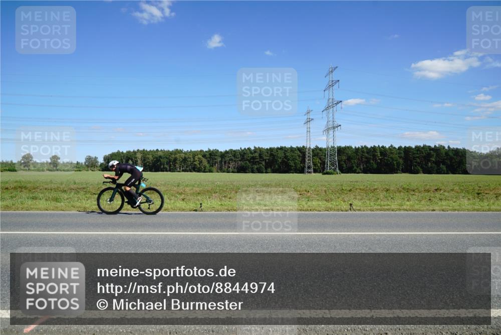 07.09.2025 - 19. Norderstedt Triathlon Michael Burmester http://msf.ph/oto/8844974 07.09.2025 14:56:30 Radfahren 438 meine-sportfotos.de