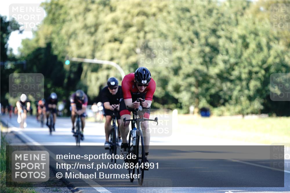 07.09.2025 - 19. Norderstedt Triathlon Michael Burmester http://msf.ph/oto/8844991 07.09.2025 16:02:48 Radfahren 409, 487, 499, 1413 meine-sportfotos.de