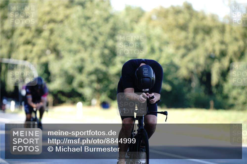 07.09.2025 - 19. Norderstedt Triathlon Michael Burmester http://msf.ph/oto/8844999 07.09.2025 16:02:49 Radfahren 409, 487, 499, 1413 meine-sportfotos.de