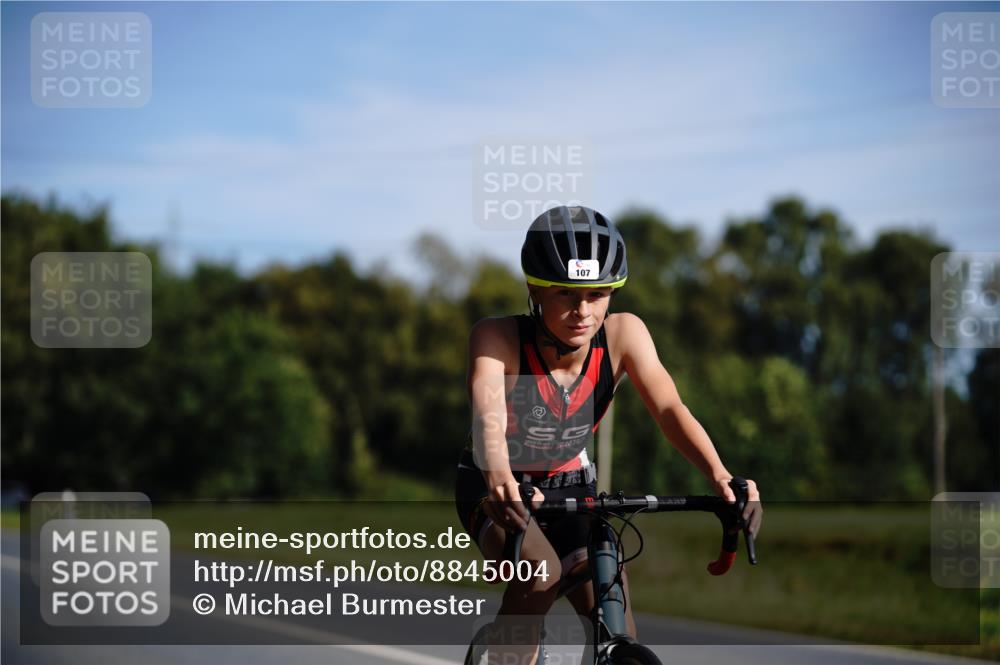 07.09.2025 - 19. Norderstedt Triathlon Michael Burmester http://msf.ph/oto/8845004 07.09.2025 10:42:35 Radfahren 107, 674, 689 meine-sportfotos.de
