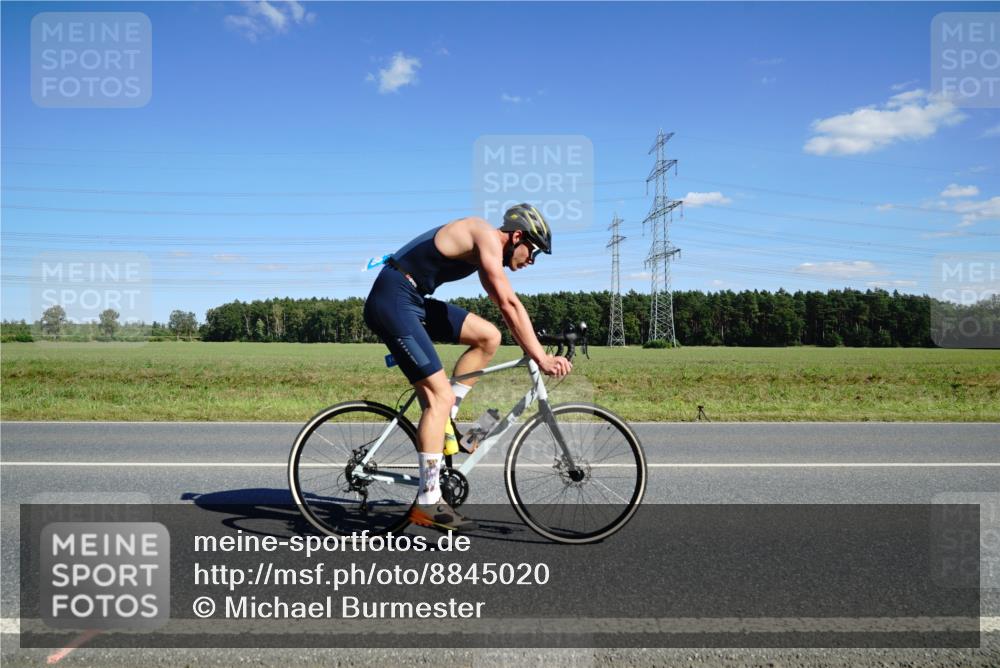 07.09.2025 - 19. Norderstedt Triathlon Michael Burmester http://msf.ph/oto/8845020 07.09.2025 14:57:03 Radfahren 1408, 1511 meine-sportfotos.de