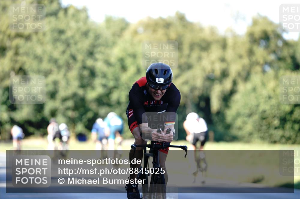 07.09.2025 - 19. Norderstedt Triathlon Michael Burmester http://msf.ph/oto/8845025 07.09.2025 16:02:55 Radfahren 372, 520, 951, 1479 meine-sportfotos.de