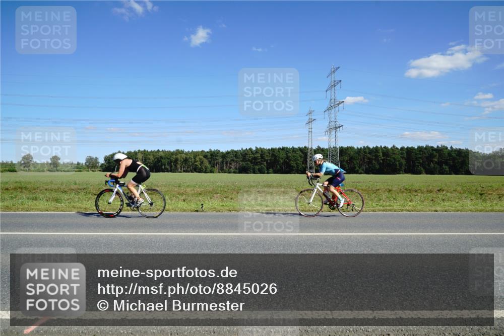 07.09.2025 - 19. Norderstedt Triathlon Michael Burmester http://msf.ph/oto/8845026 07.09.2025 14:57:04 Radfahren 1408 meine-sportfotos.de
