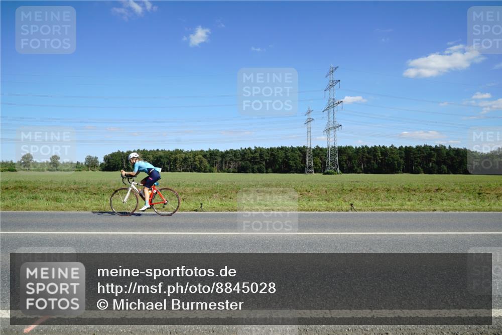 07.09.2025 - 19. Norderstedt Triathlon Michael Burmester http://msf.ph/oto/8845028 07.09.2025 14:57:05 Radfahren 1408 meine-sportfotos.de