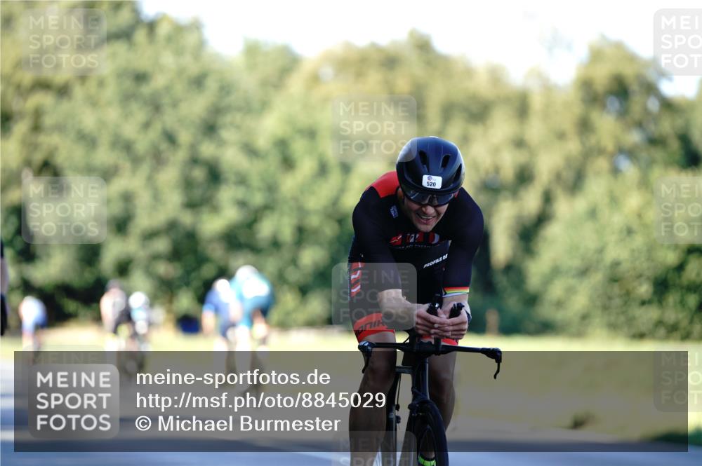 07.09.2025 - 19. Norderstedt Triathlon Michael Burmester http://msf.ph/oto/8845029 07.09.2025 16:02:55 Radfahren 372, 520, 951, 1479 meine-sportfotos.de