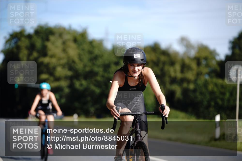 07.09.2025 - 19. Norderstedt Triathlon Michael Burmester http://msf.ph/oto/8845031 07.09.2025 10:42:51 Radfahren 639, 665, 681 meine-sportfotos.de