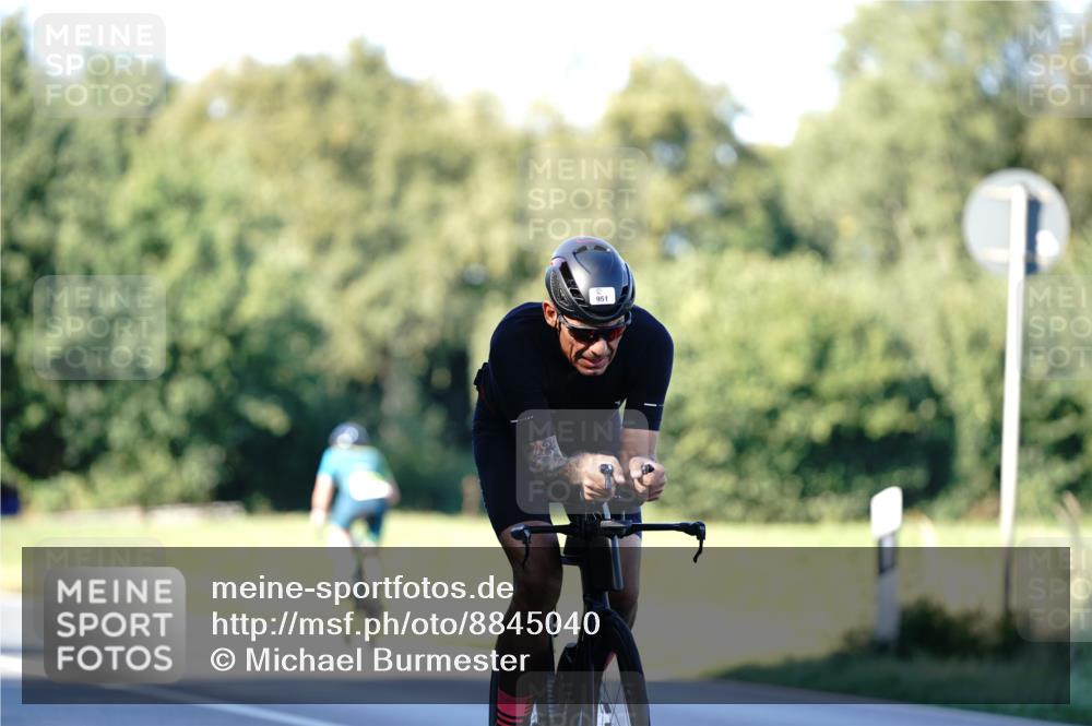 07.09.2025 - 19. Norderstedt Triathlon Michael Burmester http://msf.ph/oto/8845040 07.09.2025 16:02:57 Radfahren 372, 520, 951, 1043 meine-sportfotos.de