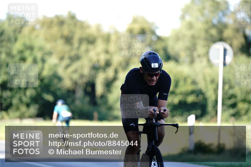 07.09.2025 - 19. Norderstedt Triathlon Michael Burmester http://msf.ph/oto/8845044 07.09.2025 16:02:58 Radfahren 372, 520, 951, 1043 meine-sportfotos.de