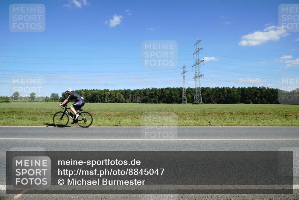 07.09.2025 - 19. Norderstedt Triathlon Michael Burmester http://msf.ph/oto/8845047 07.09.2025 14:57:15 Radfahren 395, 987 meine-sportfotos.de