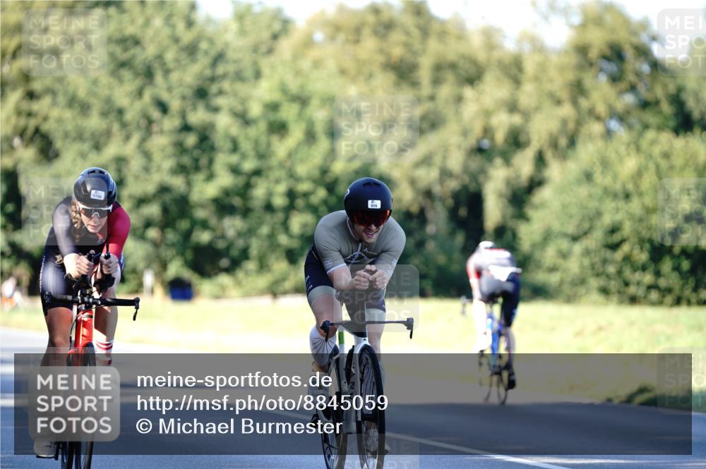 07.09.2025 - 19. Norderstedt Triathlon Michael Burmester http://msf.ph/oto/8845059 07.09.2025 16:03:01 Radfahren 515, 951, 1043, 1100 meine-sportfotos.de