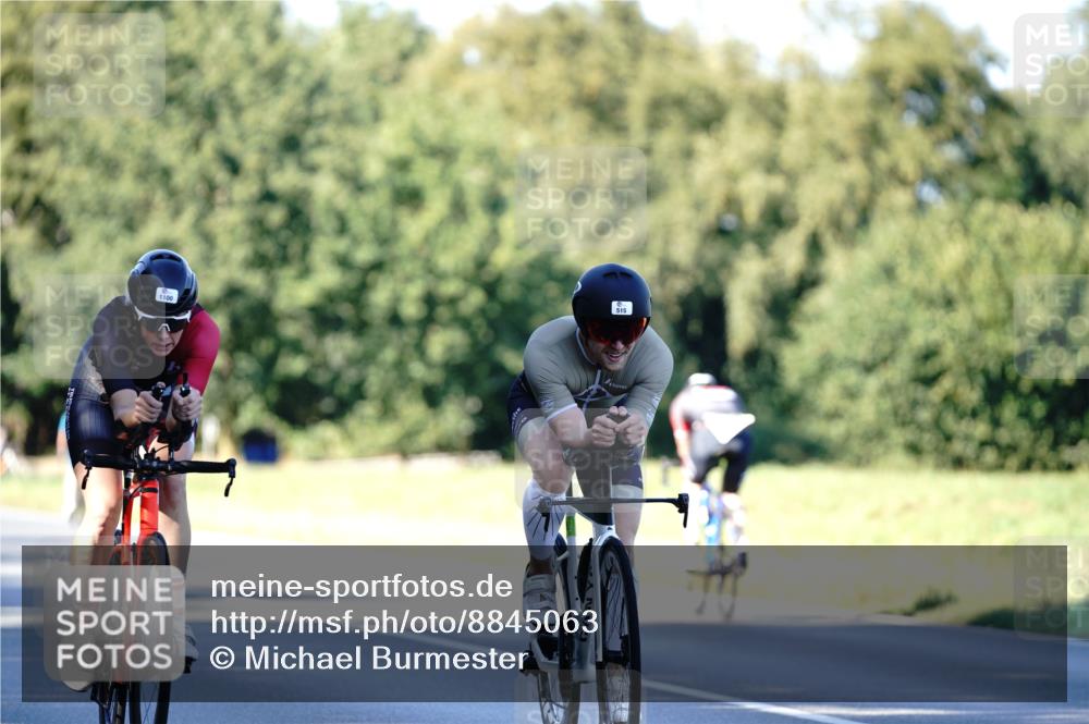07.09.2025 - 19. Norderstedt Triathlon Michael Burmester http://msf.ph/oto/8845063 07.09.2025 16:03:01 Radfahren 515, 951, 1043, 1100 meine-sportfotos.de