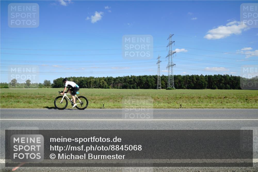 07.09.2025 - 19. Norderstedt Triathlon Michael Burmester http://msf.ph/oto/8845068 07.09.2025 14:57:27 Radfahren 387, 1498 meine-sportfotos.de