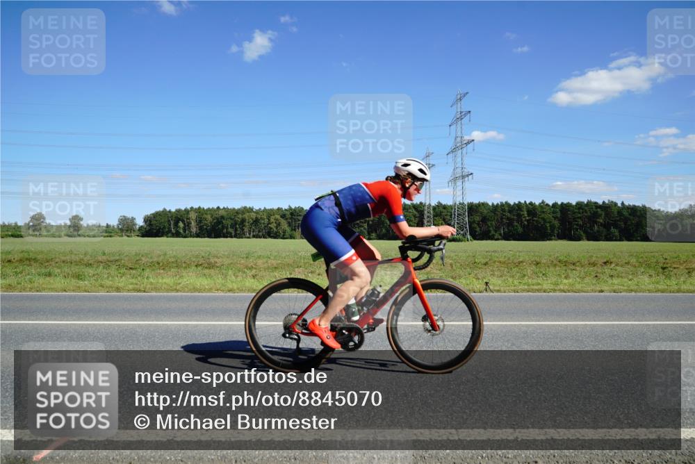 07.09.2025 - 19. Norderstedt Triathlon Michael Burmester http://msf.ph/oto/8845070 07.09.2025 14:57:30 Radfahren 1498 meine-sportfotos.de